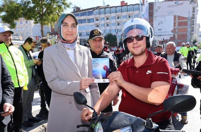 Afyon'da motosiklet sürücüleri bilgilendirildi