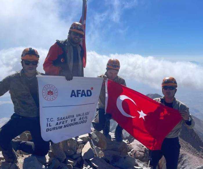 Arama kurtarma ekibi Erciyes'in zirvesinde!