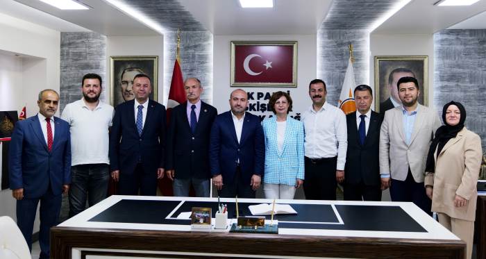 Ayşe Ünlüce’den AK Parti Eskişehir İl Başkanı Gürhan Albayrak’a ziyaret