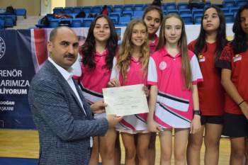 Badminton Çeyrek Final Müsabakalarına Bilecik Ev Sahipliği Yaptı
