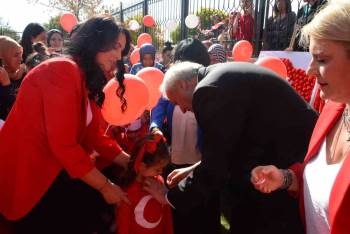 Başkan Bakkalcıoğlu 100. Yıl Coşkusunu Minik Öğrencilerle Birlikte Yaşadı
