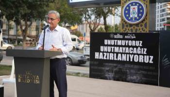 Belediye Afet İşleri Müdürlüğü Tarafından Depremde Hayatını Kaybedenler İçin Tören Düzenlendi
