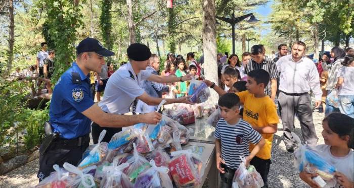 Beylikova'daki Kur'an kurslarının kapanışında öğrencilere hediyeler verildi