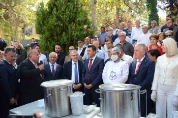 Bilecik’Te 10 Yıldır Devam Eden Aşure Geleneği Bozulmadı
