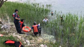 Bilecik’Te Gölete Atlayarak İntihara Teşebbüs Eden Şahıs Kurtarıldı
