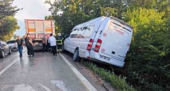 Bilecik’Te Minibüs Kazası Ucuz Atlatıldı
