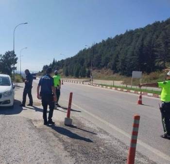 Bilecik’Te Trafik Denetimlerinde 62 Araç Sürücüsüne 83 Bin 381 Tl Para Cezası
