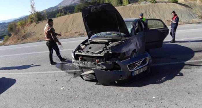 Bolu’da Trafik Kazası: Otomobil Duvara Çarptı, Sürücü Yaralandı