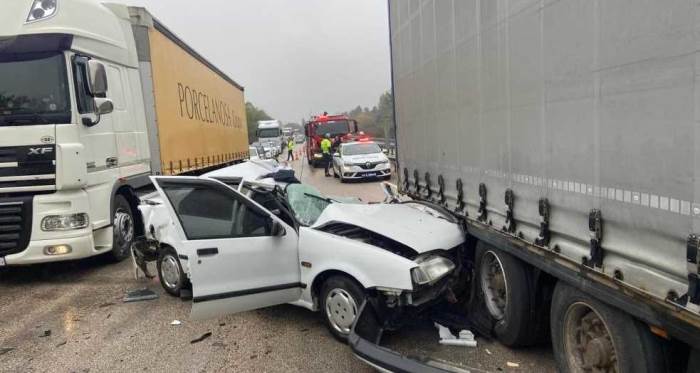 Bolu’da Trafik Kazası: Otomobil Sürücüsü Sıkışarak Ağır Yaralandı