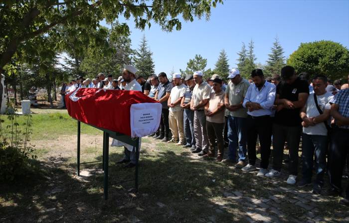 Çorum'da feci kaza: Eskişehirli polis ve eşi toprağa verildi!