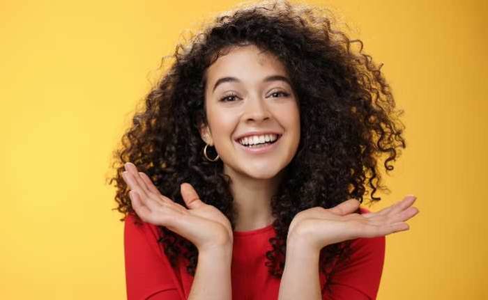 Curly Girl Method: Kıvırcık Saçlar İçin Adım Adım Bakım Kılavuzu