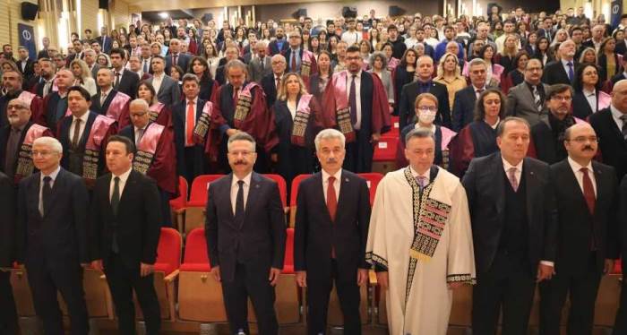 Danıştay Başkanı Zeki Yiğit'ten Anadolu Üniversitesi'ne özel ders