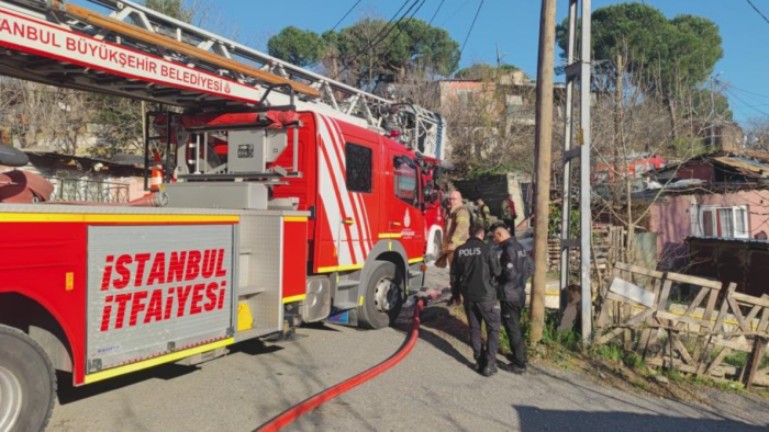 Elektrikli sobadan çıkan yangın evi küle çevirdi