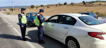 Emet’Te Sürücülere Trafikte Güvenli Sürüş Ve Emniyet Kemerinin Önemi Anlatıldı
