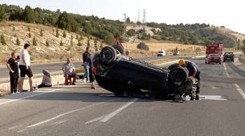 Emniyet Kemeri Hayat Kurtardı, Takla Atan Otomobilden Yara Almadan Kurtuldular
