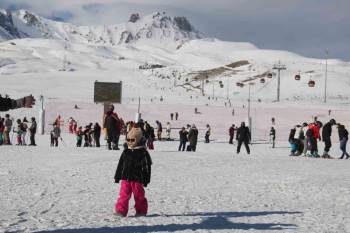 Erciyes Kayak Merkezi sömestir tatilinde yoğun ilgi görüyor