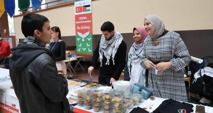 Eskişehir Anadolu Üniversitesi'nden Filistin için hayır panayırı