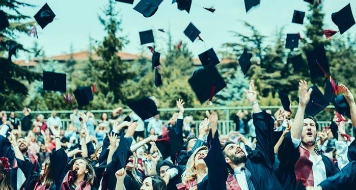 Eskişehir Anadolu Üniversitesi'nden skandal mezuniyet açıklaması!