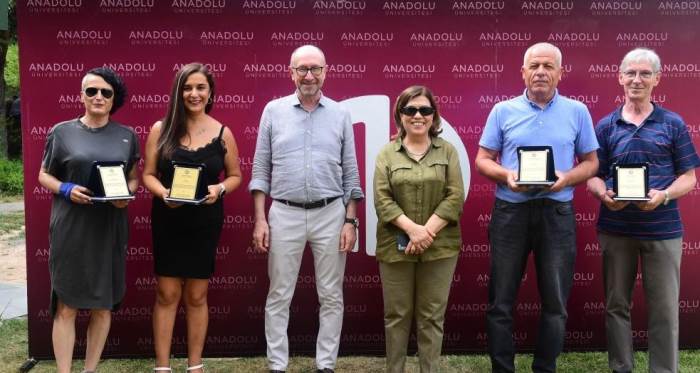 Eskişehir Anadolu Üniversitesi YDYO'da emeklilik töreni gerçekleştirildi