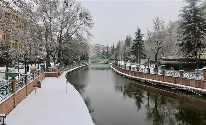 Eskişehir beyaz bir güne merhaba dedi! İşte günün hava sıcaklığı...