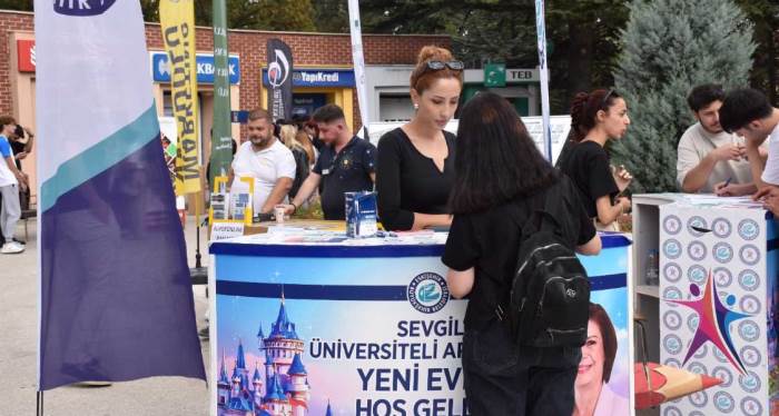 Eskişehir Büyükşehir'den yeni öğrencilere sıcak karşılama