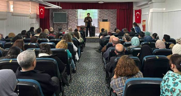 Eskişehir'de Ahmet Yesevi’de özel seminer