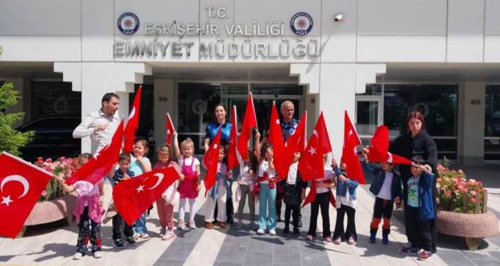Eskişehir'de anaokulu öğrencileri İl Emniyet Müdürlüğü'nü ziyaret etti