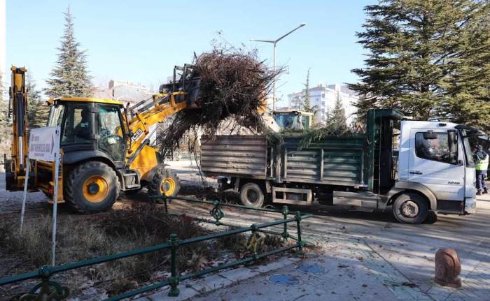 Eskişehir'de Atatürk Bulvarı'nda hummalı çalışma!