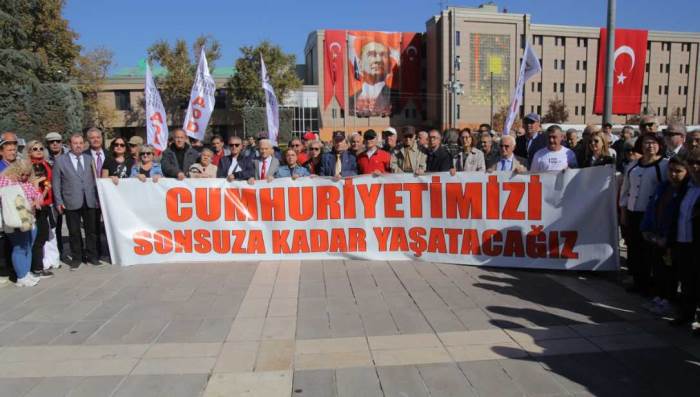 Eskişehir'de Atatürkçü Düşünce Derneği’nden "Cumhuriyet" mesajı