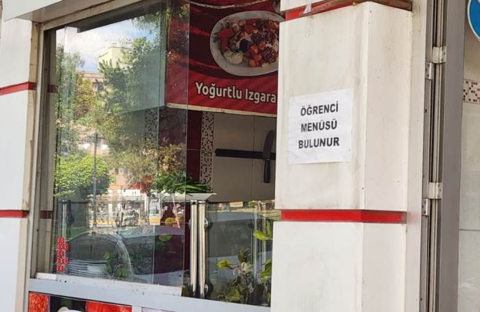 Eskişehir'de bir esnaf öğrencileri unutmadı