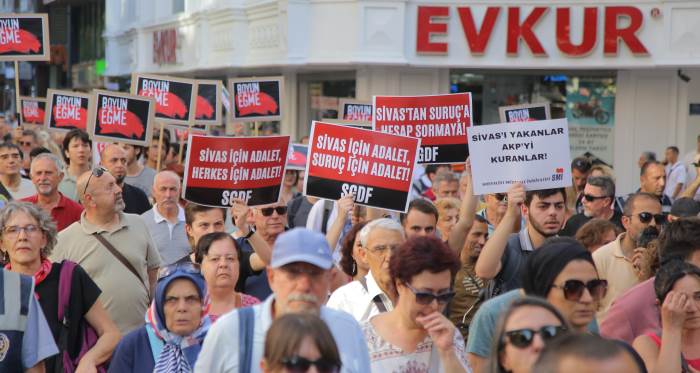 Eskişehir'de büyük yürüyüş: "Sivas'ın ışığı sönmeyecek!"