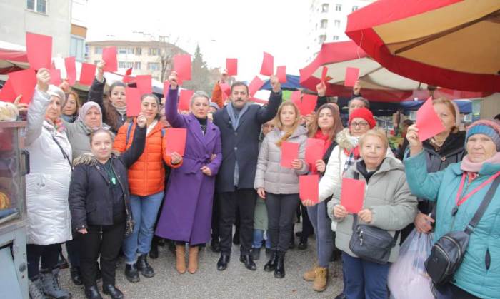 Eskişehir'de çarşı pazarda "kırmızı kart" protestosu!