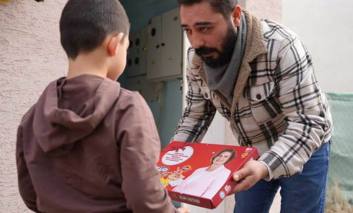 Eskişehir'de çocuklara Başkan'dan karne hediyesi