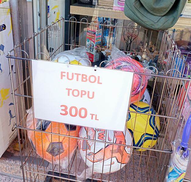 Eskişehir'de çocuklara futbol topu almak cep yakıyor