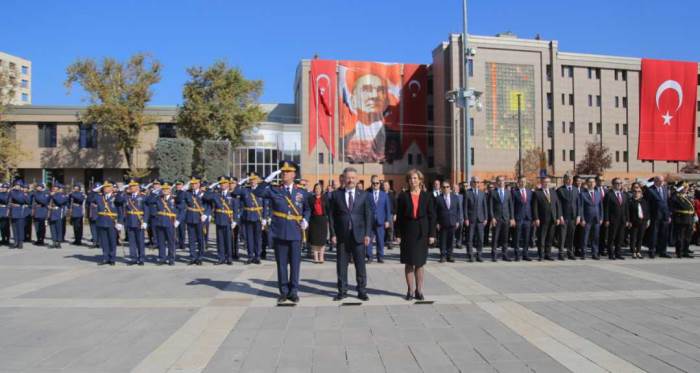 Eskişehir'de Cumhuriyetimizin 101. yılı kutlamaları başladı