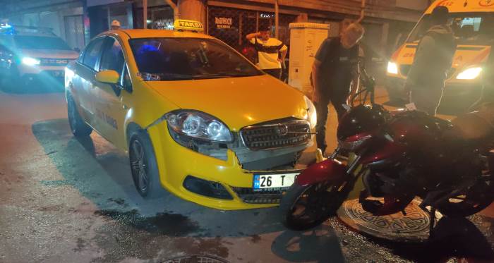 Eskişehir'de feci kaza: Taksi ile motosiklet birbirine girdi