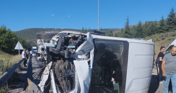 Eskişehir'de feci minibüs kazası: Çok sayıda yaralı var!