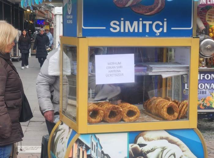 Eskişehir'de hayır için dağıtılan simitlere yoğun ilgi