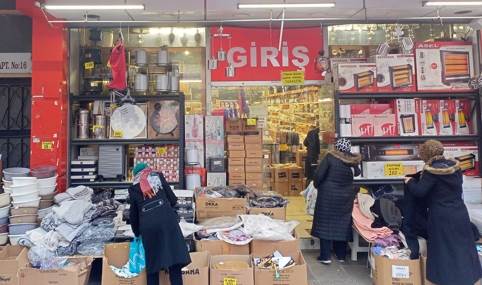 Eskişehir'de her şeyin 100 TL olduğu mağaza ilgi çekiyor