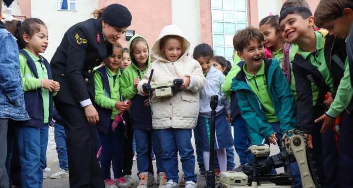 Eskişehir'de jandarmadan ortaokul öğrencilerine etkinlik