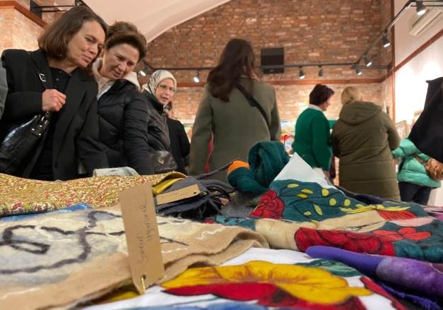 Eskişehir'de Keçelerin Dansı sergisi yoğun ilgi gördü