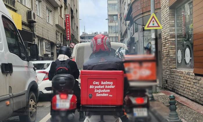 Eskişehir’de kuryeden güldüren mesaj!