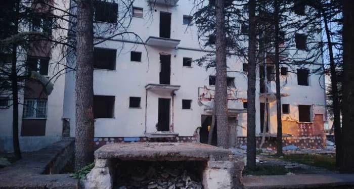 Eskişehir'de mahalleye korku salan bina!