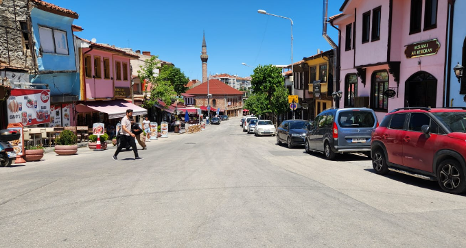 Eskişehir'de o cadde de trafiğe açıldı