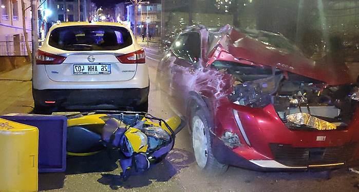Eskişehir'de peş peşe kaza: Tramvay yolunda ağır yaralı! 
