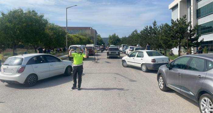 Eskişehir'de polis ekipleri 9 öğrenciyi sınava yetiştirdi