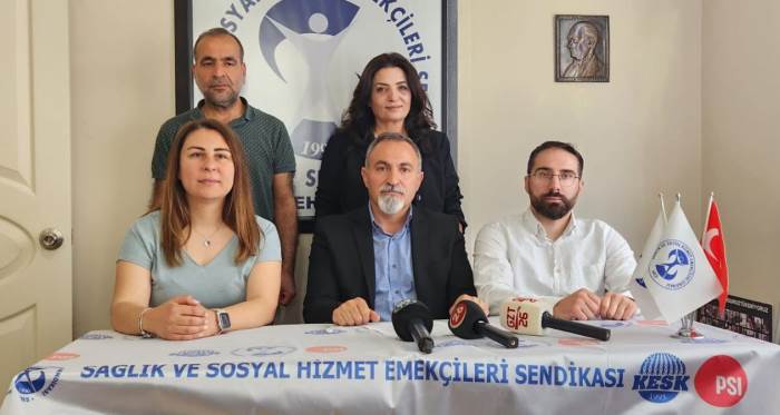 Eskişehir'de sağlık emekçileri haklarını savunmaya devam ediyor