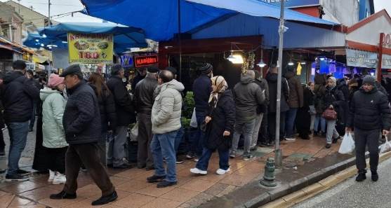 Eskişehir'de soğuk havaya rağmen o kuyruk hiç azalmıyor! 