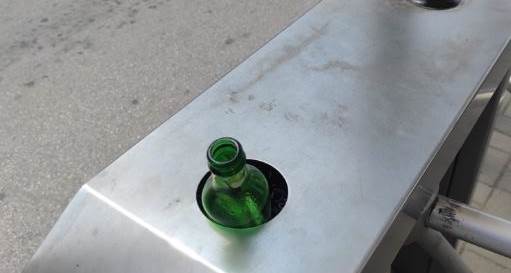 Eskişehir'de tramvay turnikesine konulan soda şişesine tepki!
