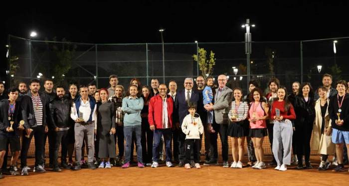 Eskişehir’de Yaz Tenis Turnuvası finali coşkuyla gerçekleşti